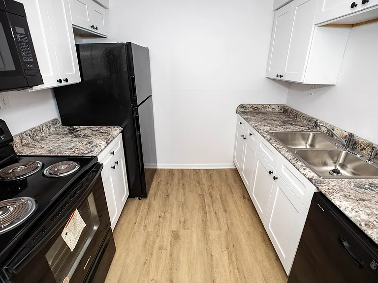 Grand Vision Apartments on 33rd — Photo 6