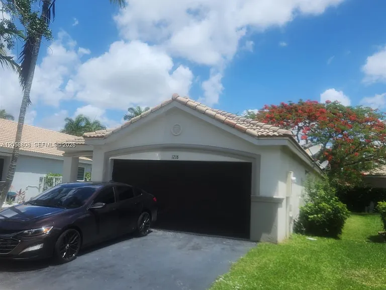 1218 Canary Island Dr — Photo 2