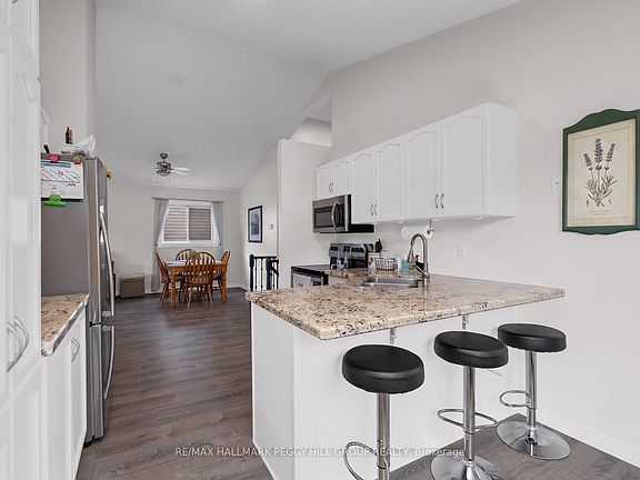 4th image of 18 Draper Cres