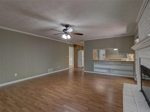 4th image of 3737 Clubhouse Ln SE