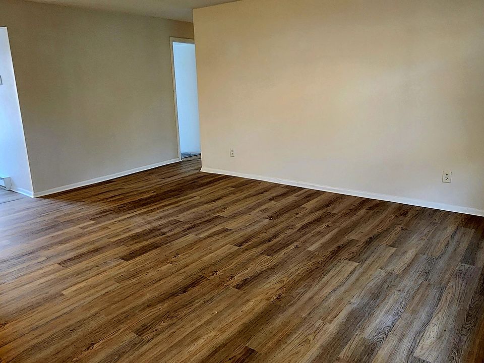 1st image of 924 E Willow St #11218282