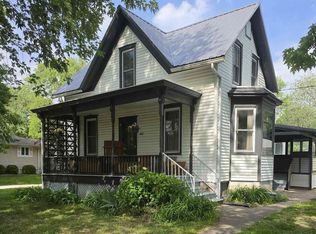304 W 3rd St, Golden, IL 62339