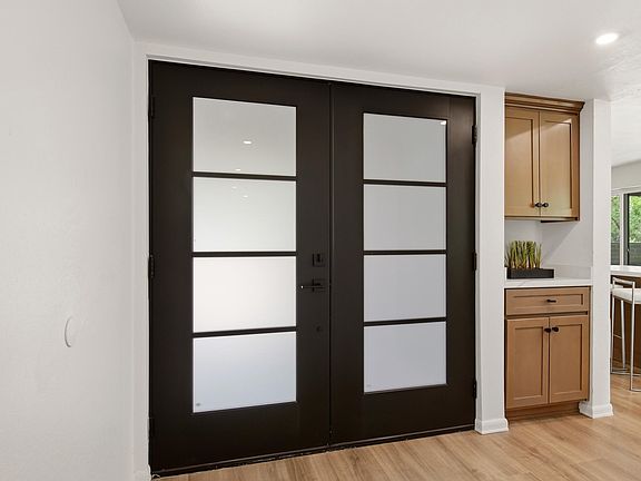 3rd image of 4055 E Alvernon Cir