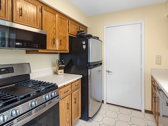 3rd image of 238 E Briarcliff Rd