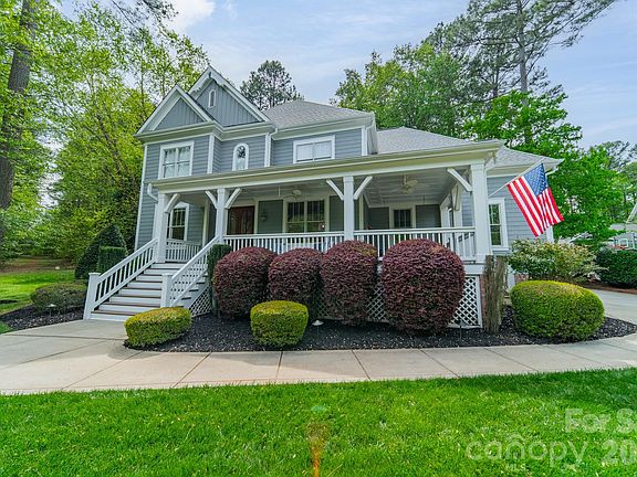 3rd image of 215 Freshwater Ln