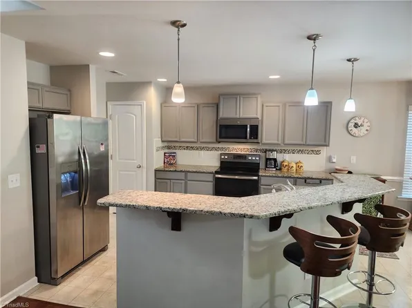 1460 Land Grove Dr, Kernersville, NC 27284
