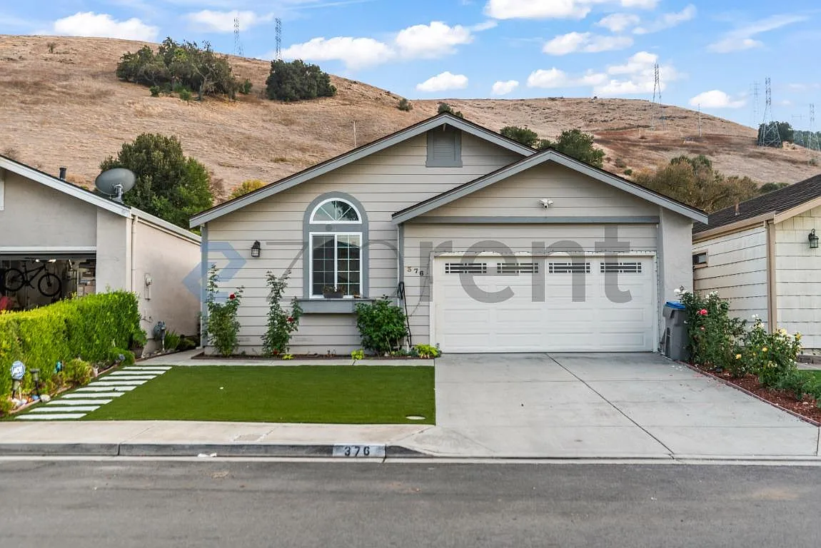 3 bed, 1350 sqft, $4,700 — Photo 1