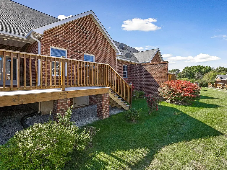 42 Saddle Brook Ln — Photo 22