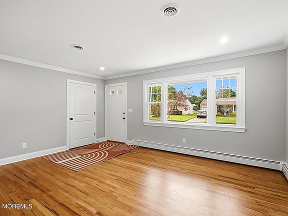 3rd image of 9 Hamilton Court
