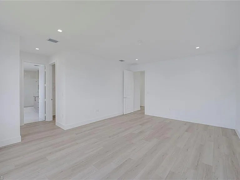 4775 Quercia Dr — Photo 22