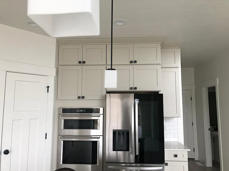 493 W Woodland Rd — Photo 4