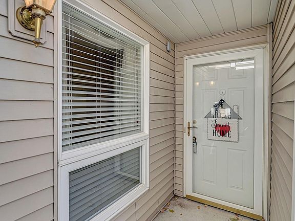 3rd image of 516 NW 17th Cir