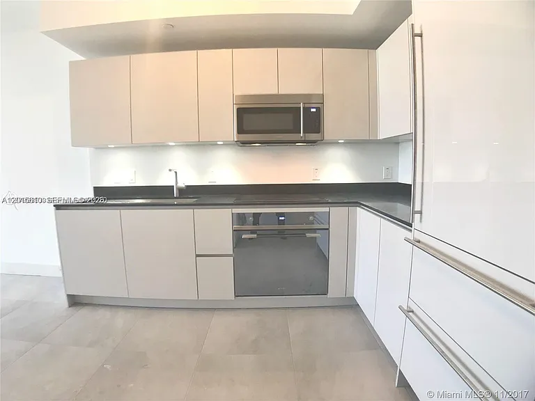 1010 Brickell Ave #2810 — Photo 5
