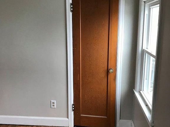 2nd image of 208 Callodine Ave Floor 2