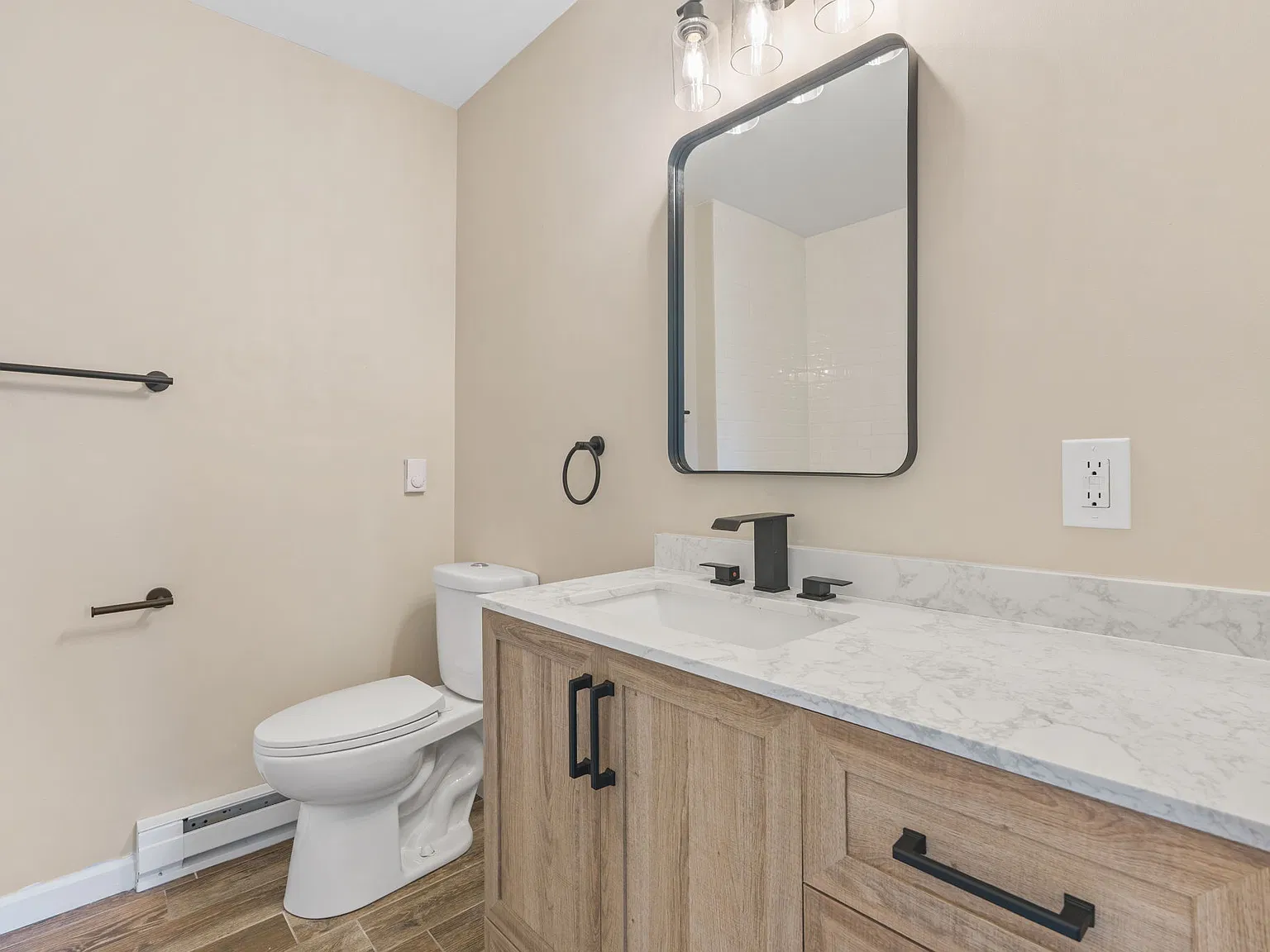 3 bed, 1.5 bath, 1416 sqft, $1,900 — Photo 2
