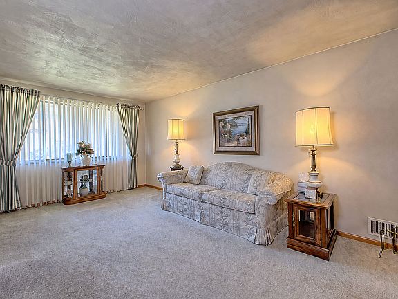 3rd image of 1678 Bernice Dr