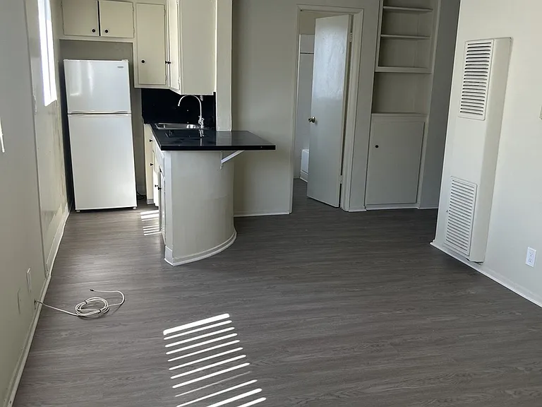 6214 Victoria Ave — Photo 14