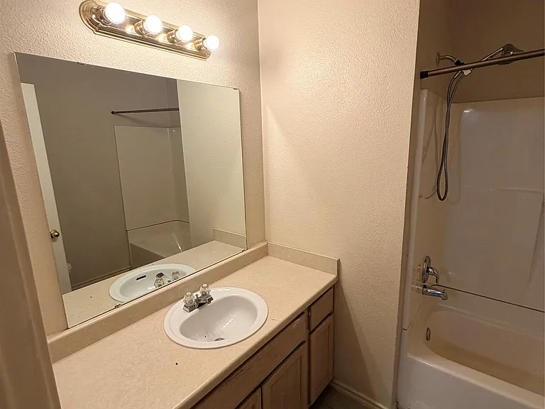 508 Tablerock Cir #B — Photo 13