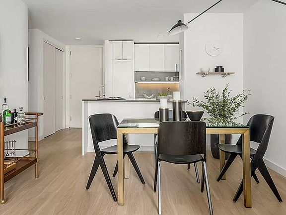 4th image of 70 W 37th St #602