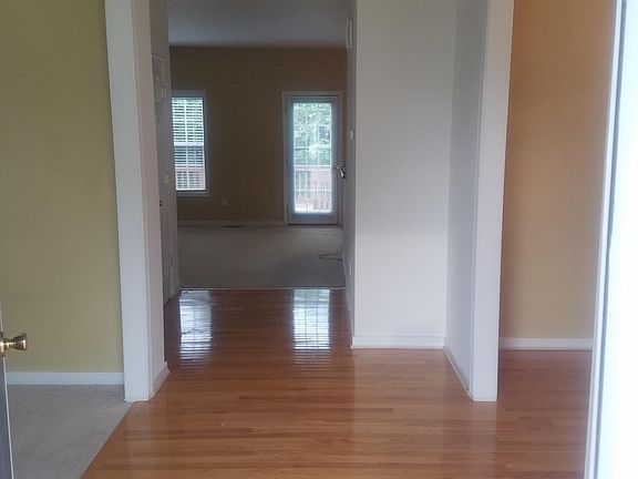 3rd image of 1606 Camerons Landing Blvd