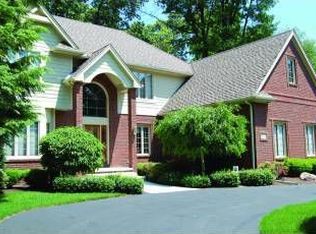 8562 Royal Lythan Ln, Holland, OH 43528
