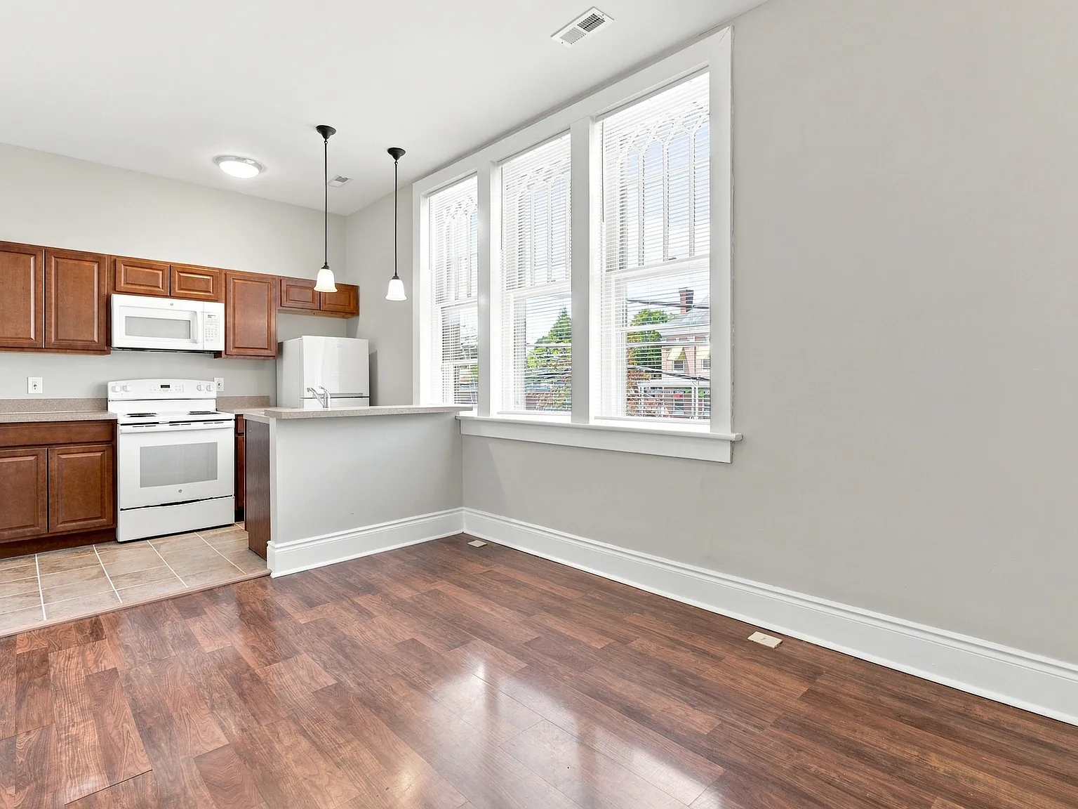 2 bed, 800 sqft, $1,950 — Photo 4