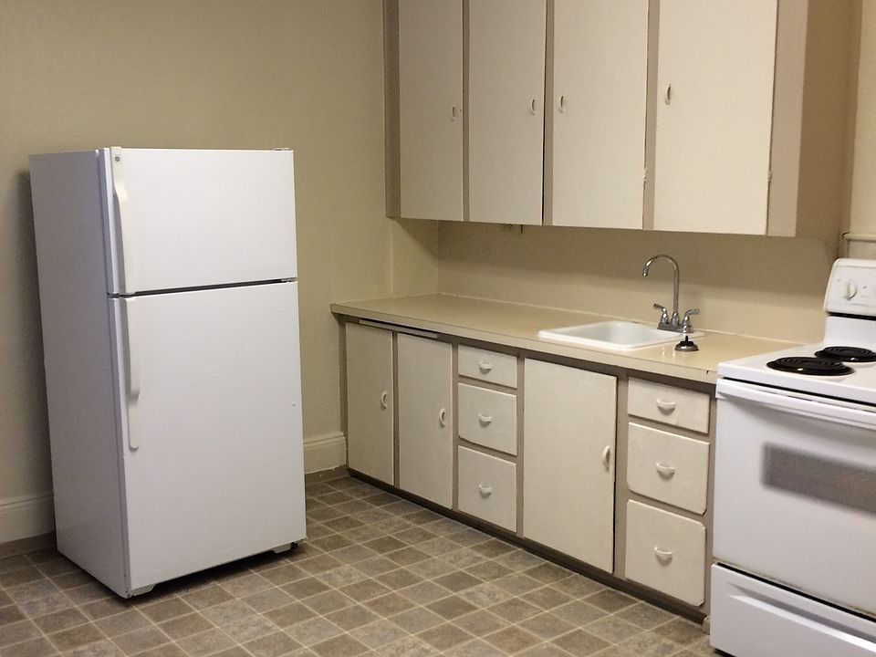 1st image of 819 Warren Ave