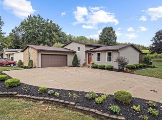 2498 Foxfire St NW, Uniontown, OH 44685