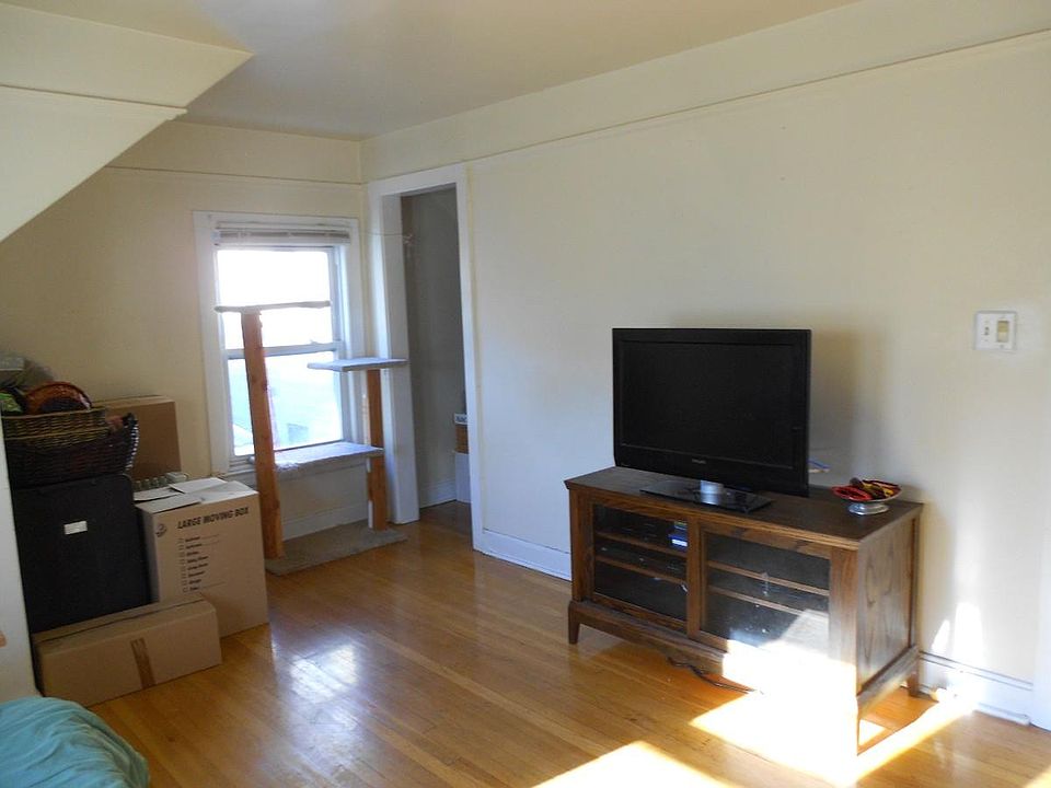 1st image of 3229 N Wilton Ave #3R
