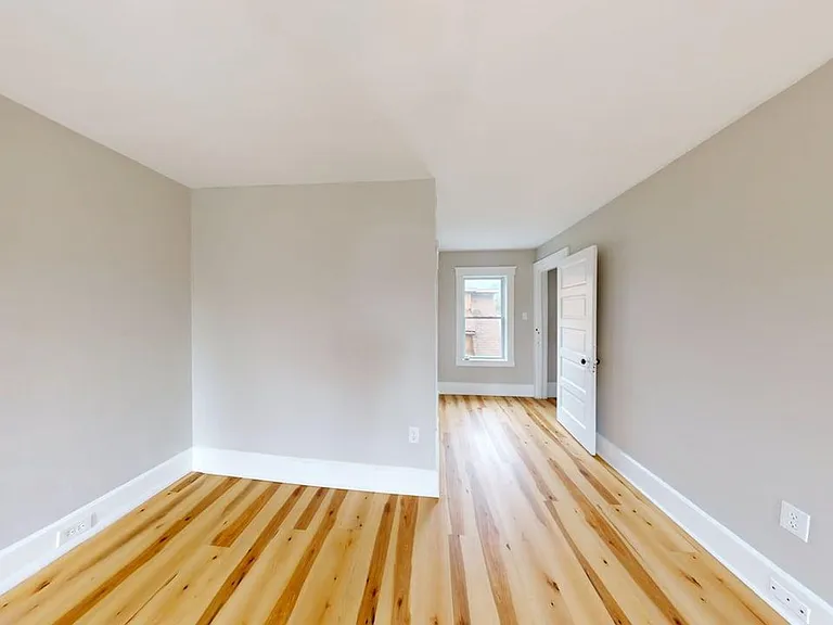 579 Broadway Ave — Photo 14