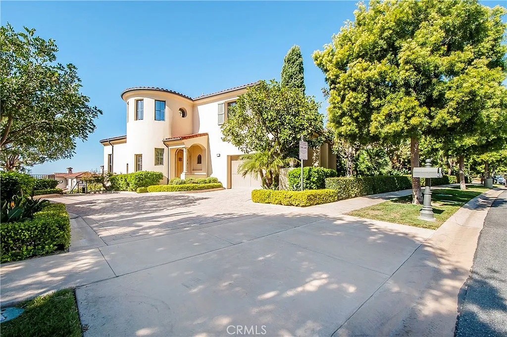 3 bed, 2.5 bath, 3333 sqft, $15,500 — Photo 1