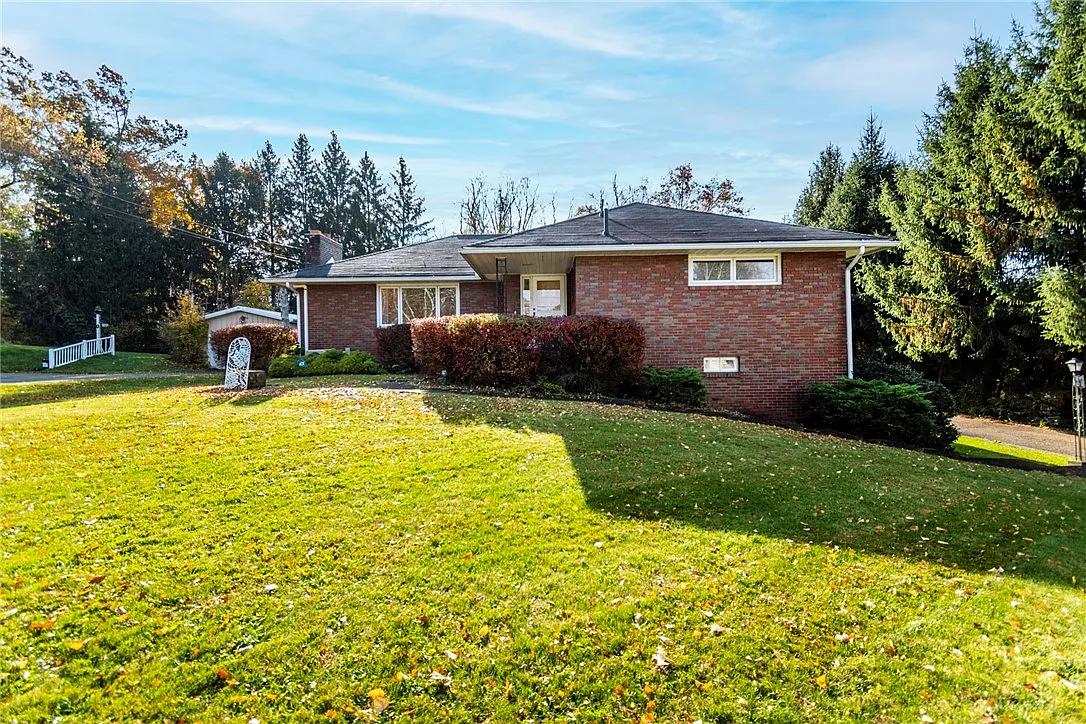 17 Webster Dr photo 1