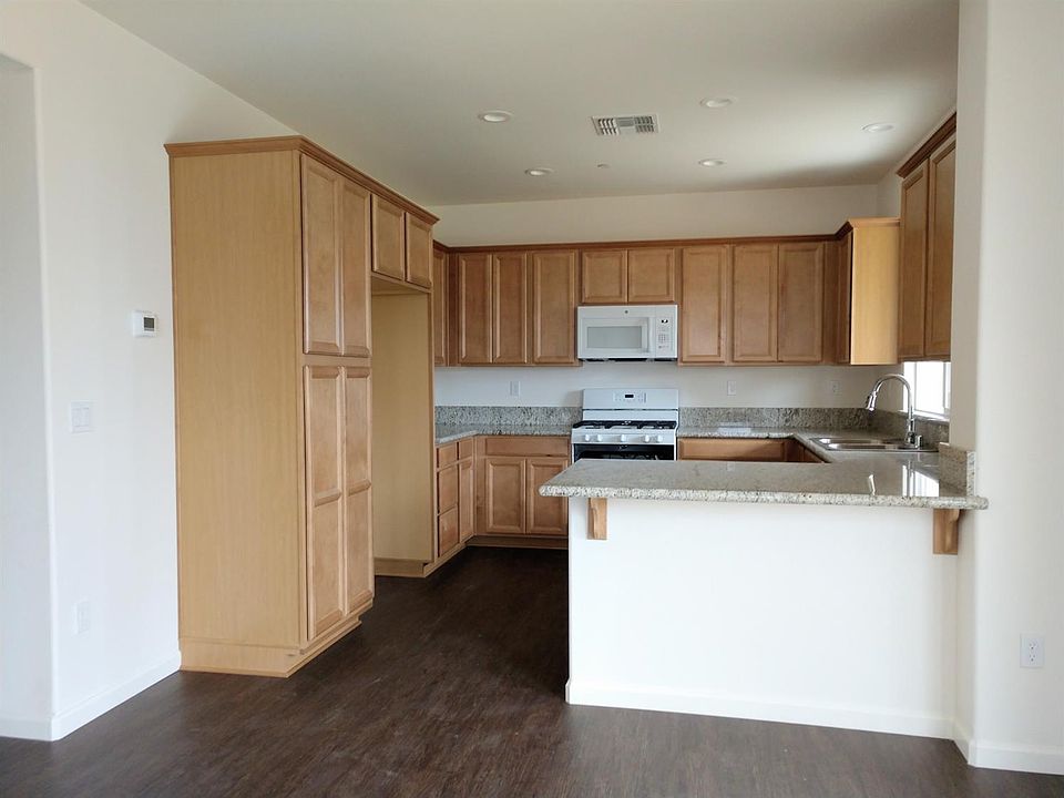 2nd image of 857 Crocker Ct