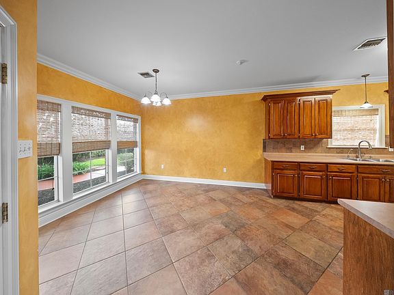 5th image of 505 Trinity Dr