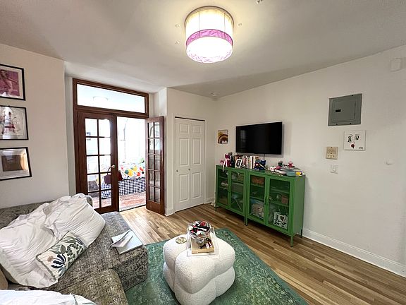 5th image of 17 Stuyvesant St APT 17