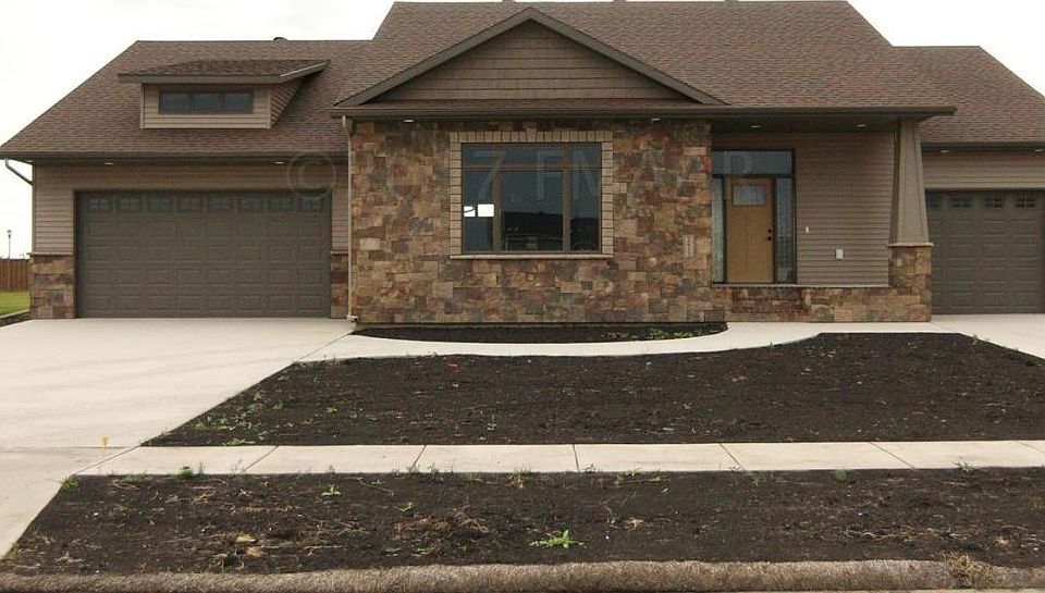1st image of 2613 McLeod Dr E