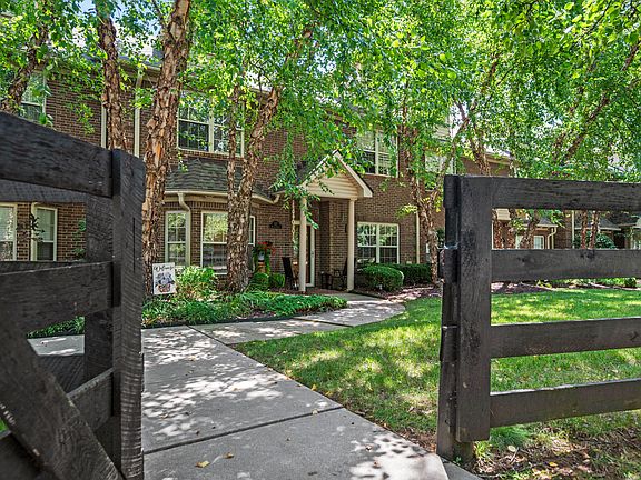 3rd image of 127 Riviera Dr