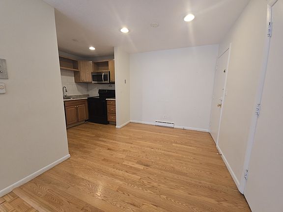 3rd image of 10 Scottfield Rd APT 22