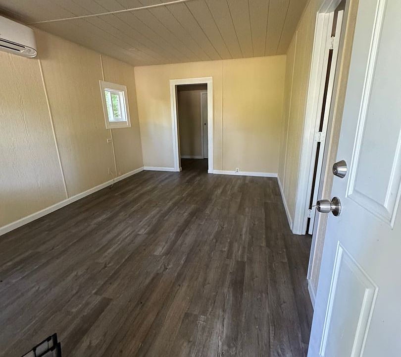 2nd image of 3251 Rogue River Hwy #4