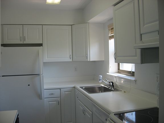 3rd image of 136 Albany Blvd APT 15C