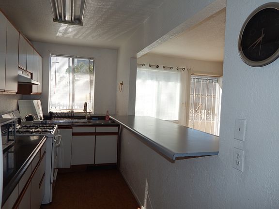 kitchen to livingroom