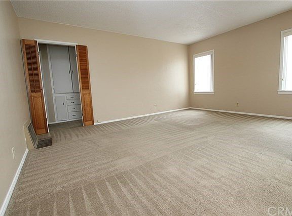3rd image of 954 W 23rd St