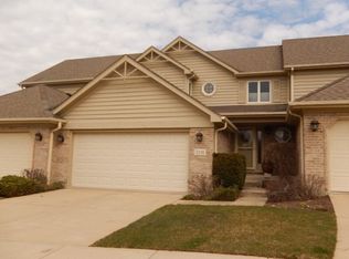 2210 Tamarack Dr, Downers Grove, IL 60515