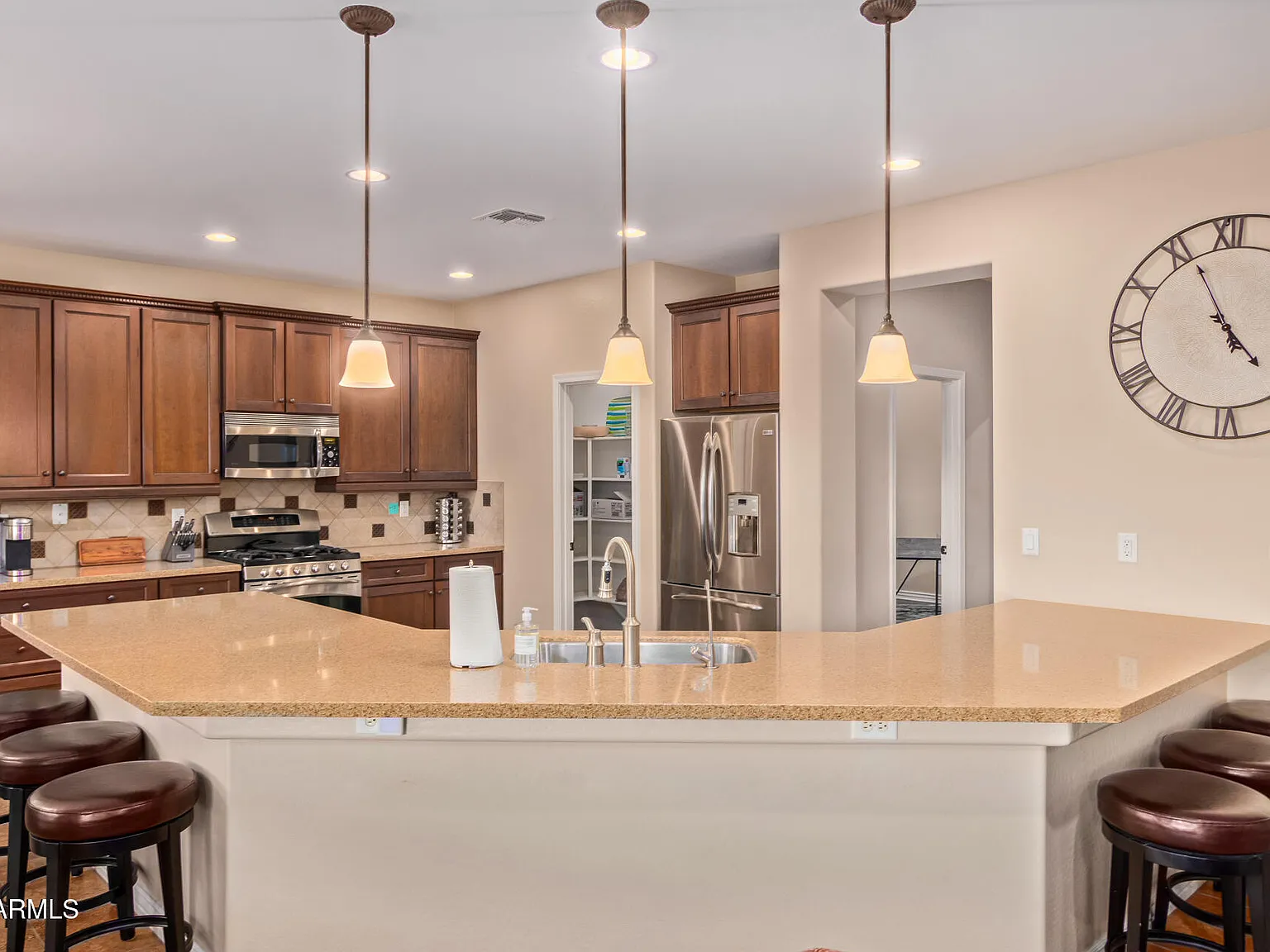 3 bed, 2.0 bath, 2398 sqft, $3,500 — Photo 4