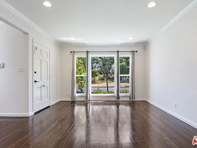 2519 S Bentley Ave — Photo 6