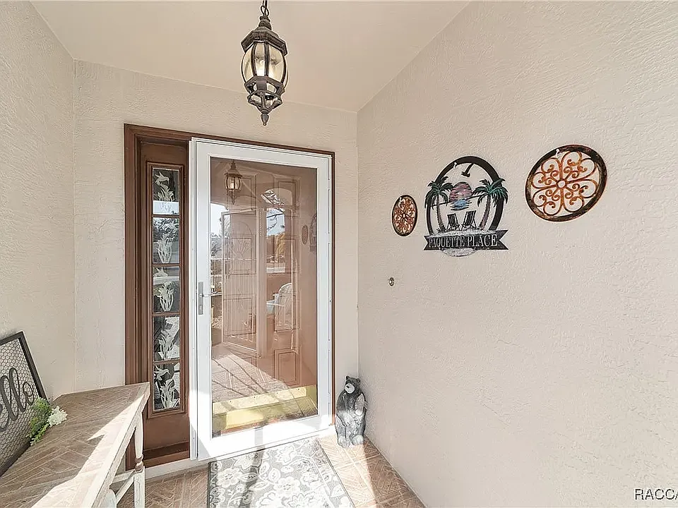 3 bed, 1651 sqft, $2,181 — Photo 3