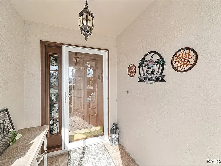 1819 W Nicole Dr — Photo 3
