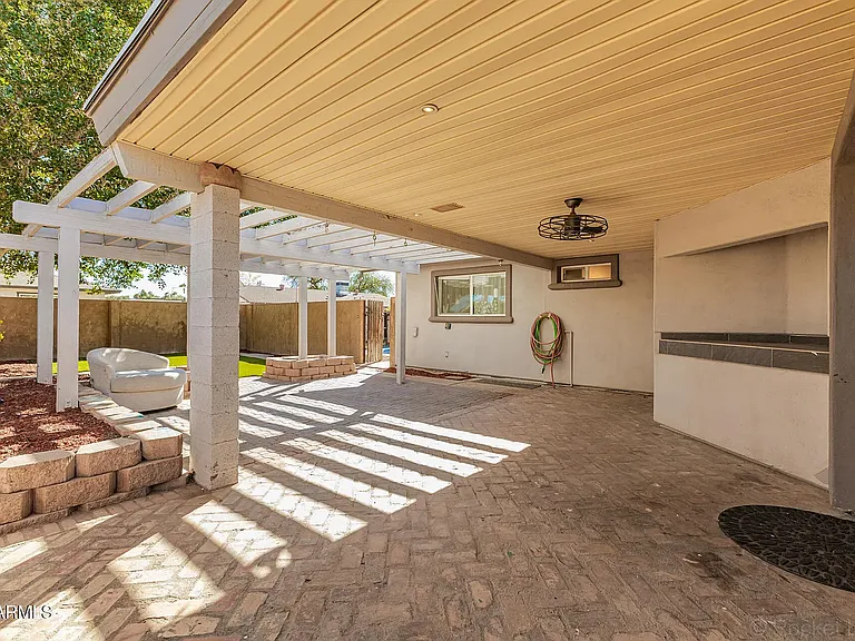 413 E Ellis Dr — Photo 23