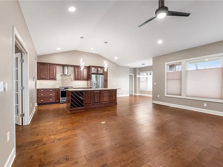 1352 Creeks Edge Dr — Photo 5