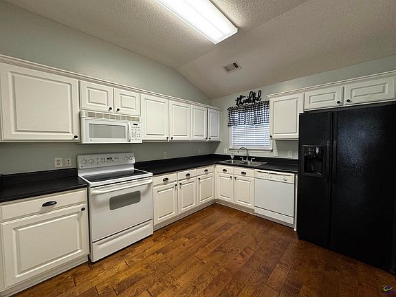 4th image of 207 S Houston Springs Blvd